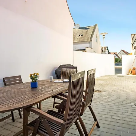 3 Bedroom Amazing In Holiday home